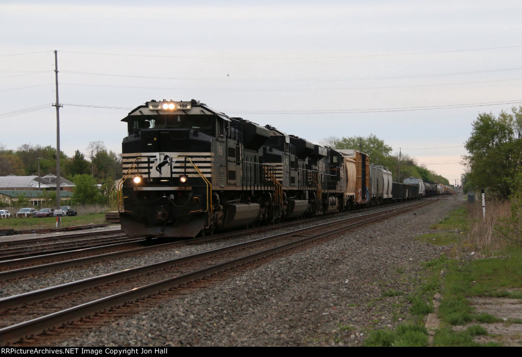 NS 1198, 1170 & 7661 make track speed westward with 13Q